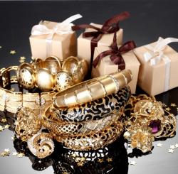 TOP 6 CREATIVE GIFTS FOR THE 2020 HOLIDAYS: CUSTOM JEWELRY AND MORE