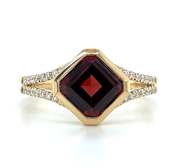 14k Yellow Gold Garnet and Diamond Fashion Ring