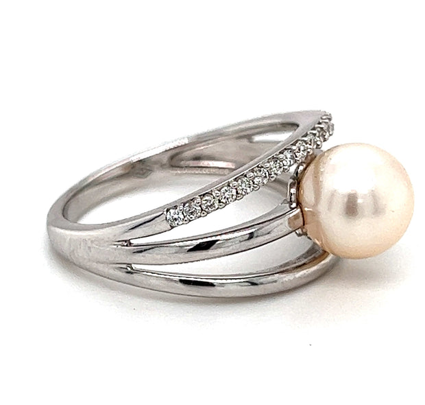 18k White Gold Contemporary Cultured Pearl & Diamond Fashion Ring