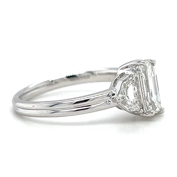 18k White Gold Flame Cut Diamond Three Stone Ring