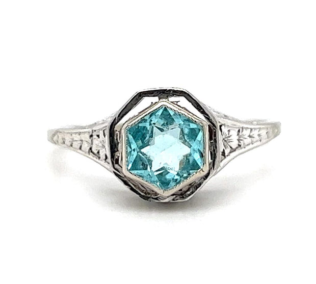 Pre-Owned 18k White Gold Antique Hexagon Blue Topaz Solitaire Ring